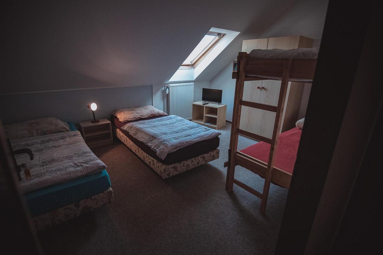 Penzion U Draci Skaly Hotell Svojse Exteriör bild